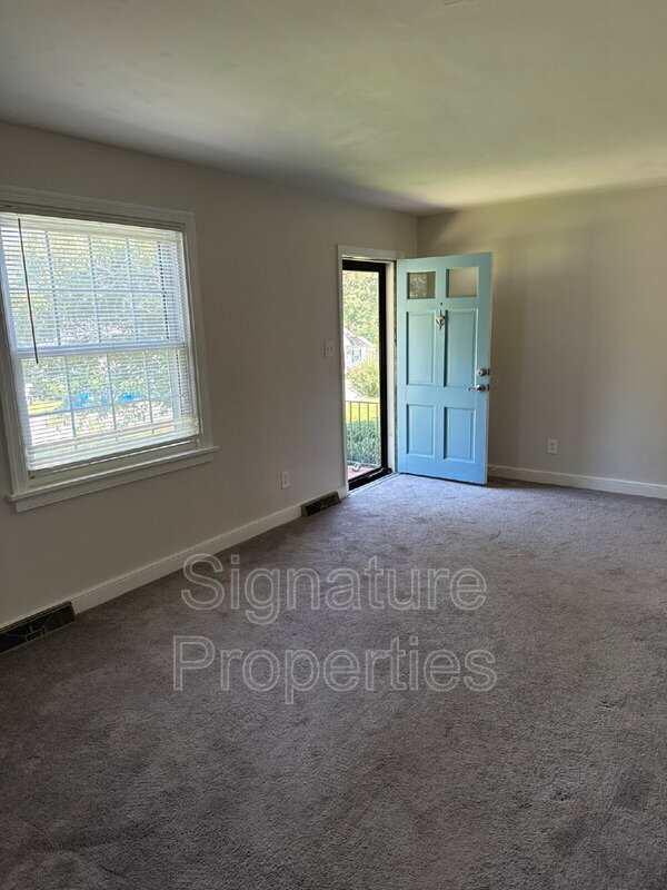 Building Photo - 1209 Foxcroft Rd