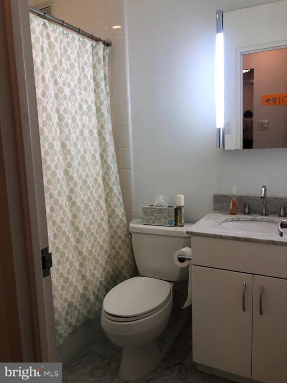 Building Photo - 219 S 18th St