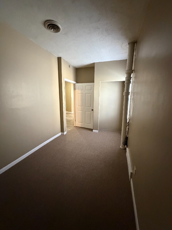 Building Photo - 423 W Walnut St