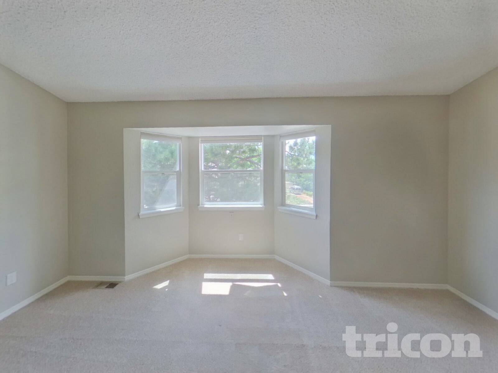 Building Photo - 6455 Montarbor Dr