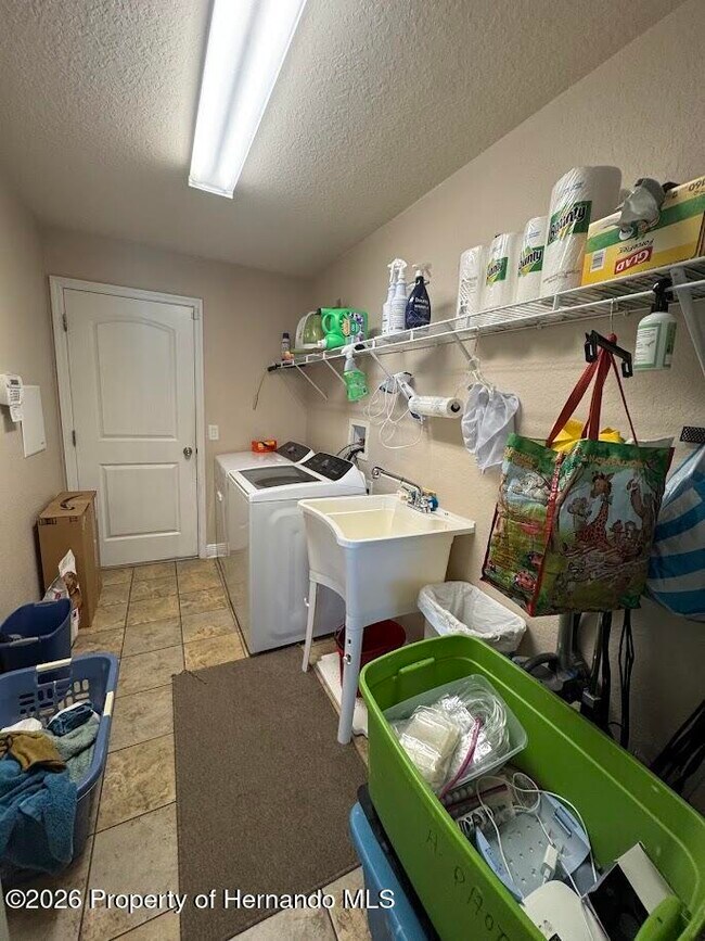 Building Photo - 10054 Amidon St