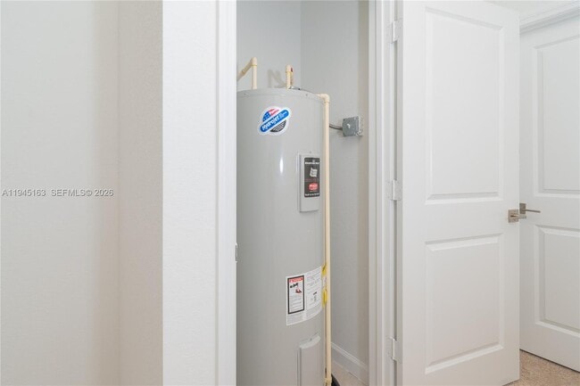 Building Photo - 1166 SW 6th Ave