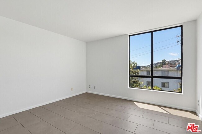Building Photo - 7320 Hawthorn Ave