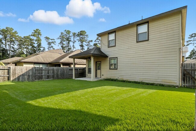 Building Photo - 1627 Northwood Springs Dr