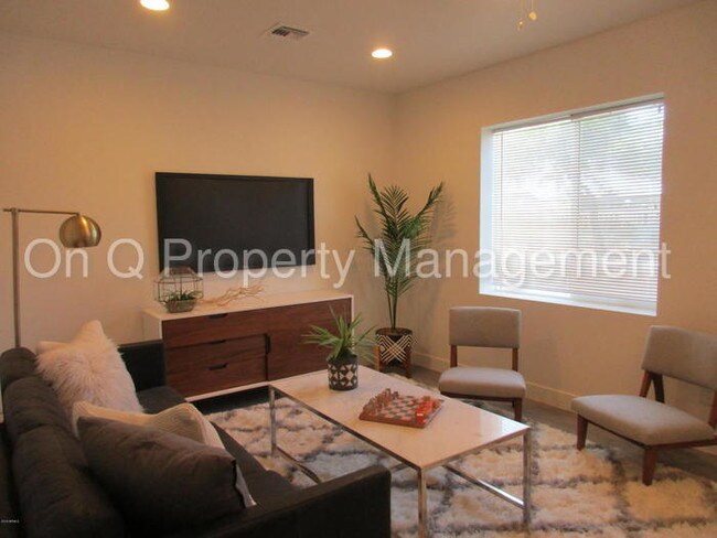 Building Photo - 646 N 10th Ave