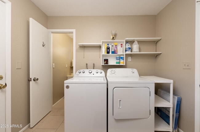 Building Photo - 4021 E Carol Cir