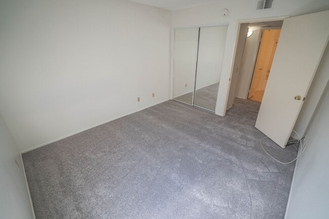 Building Photo - COMING SOON! Cozy 1-Bedroom Condo in Canyo...