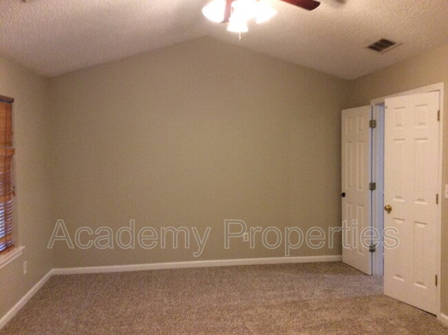 Building Photo - 1087 Glen Chase Dr