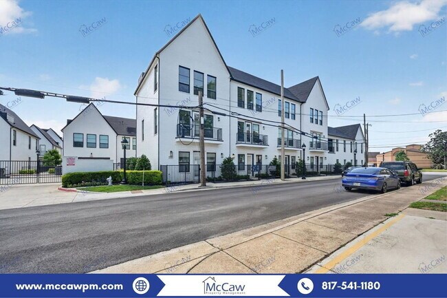 Building Photo - 131 Thornton St