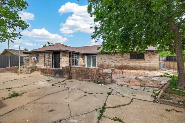 Building Photo - 3703 Tiffany Dr