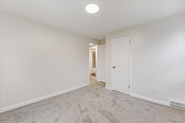 Building Photo - 11059 Lakepointe St