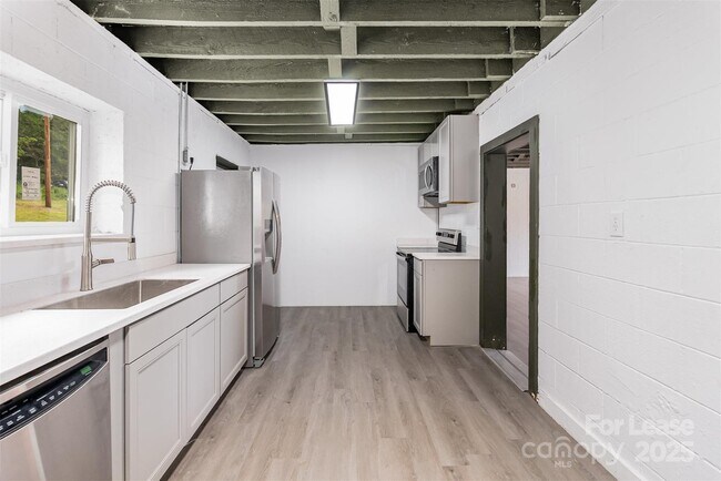 Building Photo - 412 Flat Dr