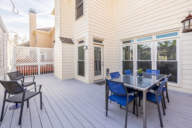 Building Photo - 2454 Vivian Cir