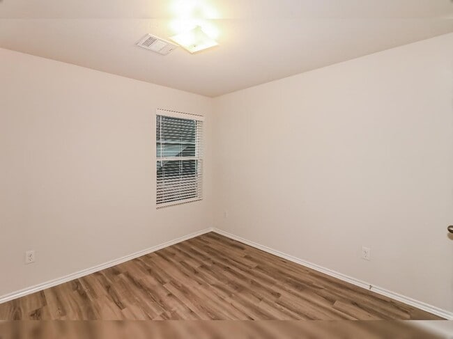 Building Photo - 16906 Andrew Nook Ln