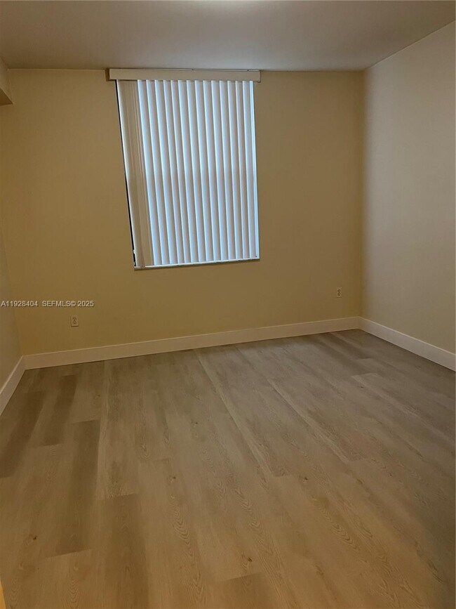 Building Photo - 1919 Van Buren St