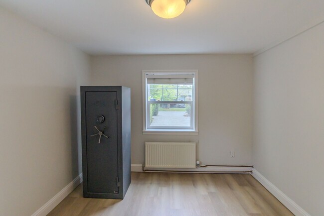 Building Photo - 3bd/1.75ba Seattle Home