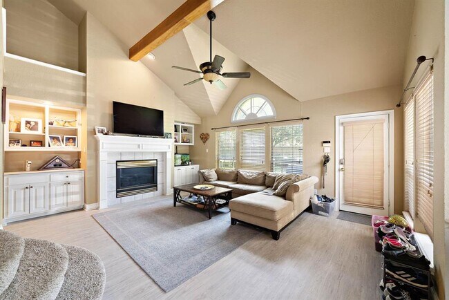Building Photo - 3719 Emerald Falls Dr