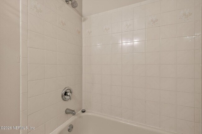 Building Photo - 838 Lawnwood Ave NE