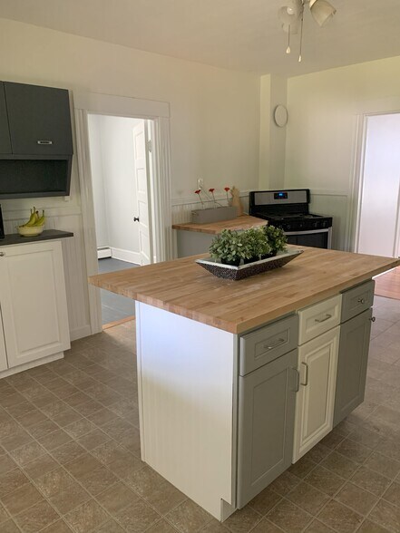 Kitchen - 53 North St