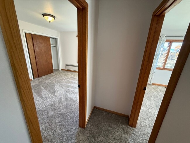 Building Photo - 3 Bed 2 Bath Large Semi-Rural Modern Beautiful Home