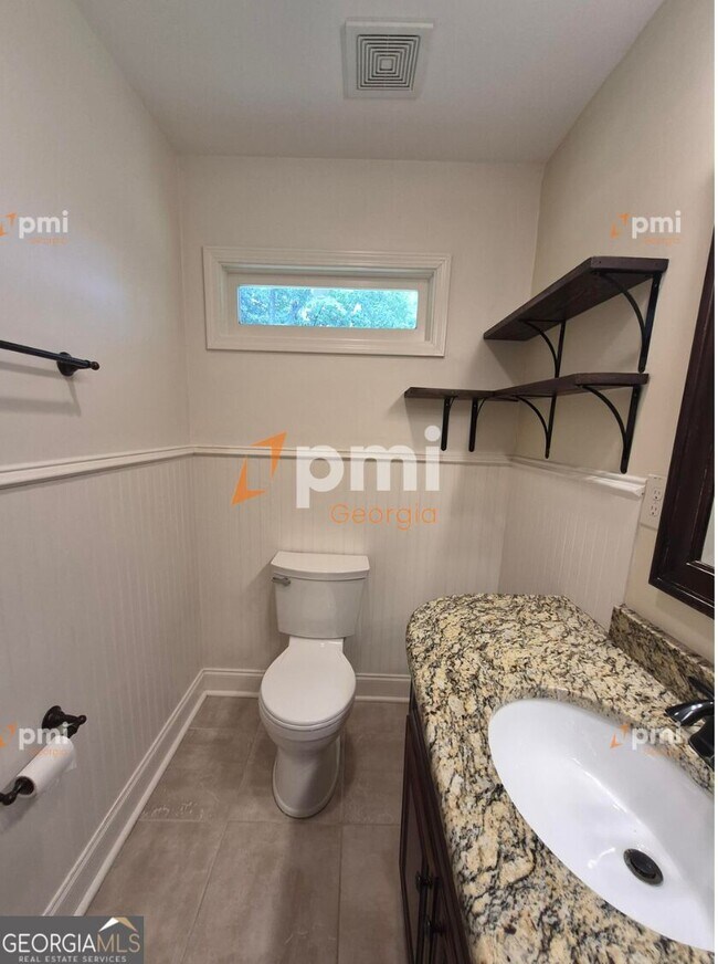 Building Photo - 2080 Hilburn Dr SE