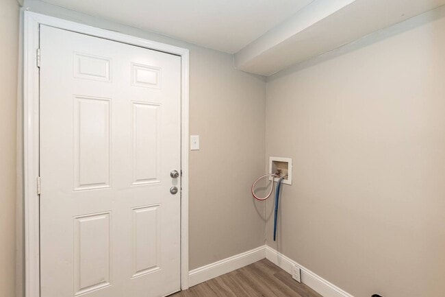 Building Photo - Two Bedroom Home!