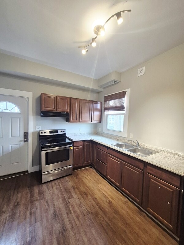 Building Photo - 1901 Fairmount Ave