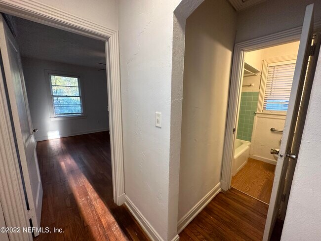 Building Photo - 1641 Larue Ave