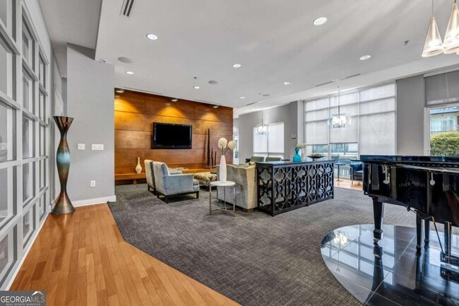 Building Photo - 711 Cosmopolitan Dr NE