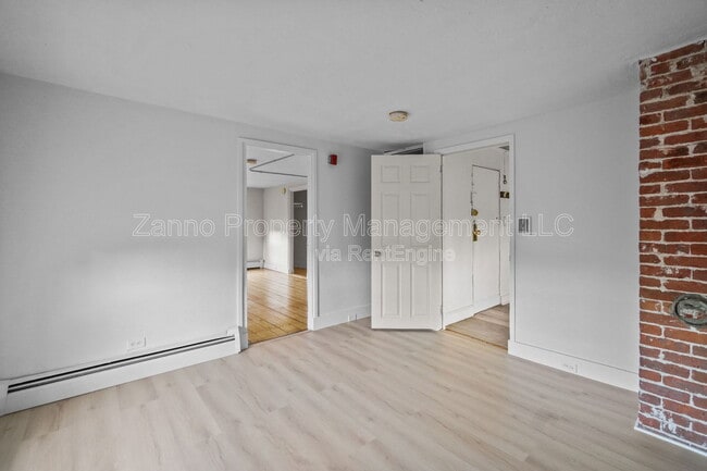 Building Photo - 35 Bowen St