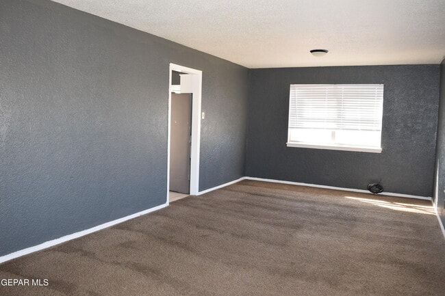 Building Photo - 136 N Festival Dr