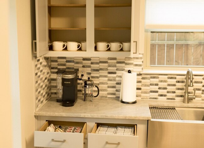 Building Photo - 29 Pinewood Forest Ct