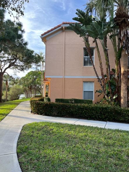 Building Photo - 2042 Alta Meadows Ln