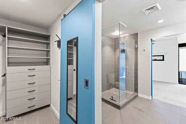 Building Photo - 200 W Portland St