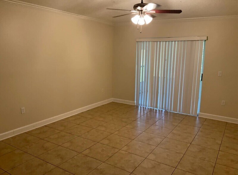 Building Photo - 44154 Halcom Ave