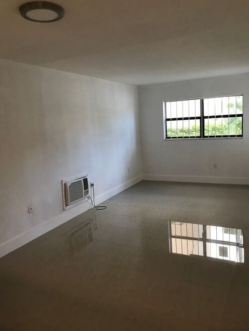 Building Photo - 142 SW 18th Ave