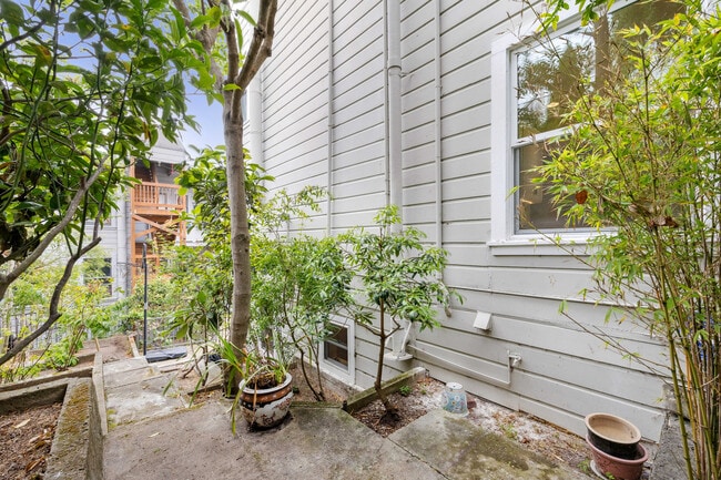 Building Photo - 971 Filbert St