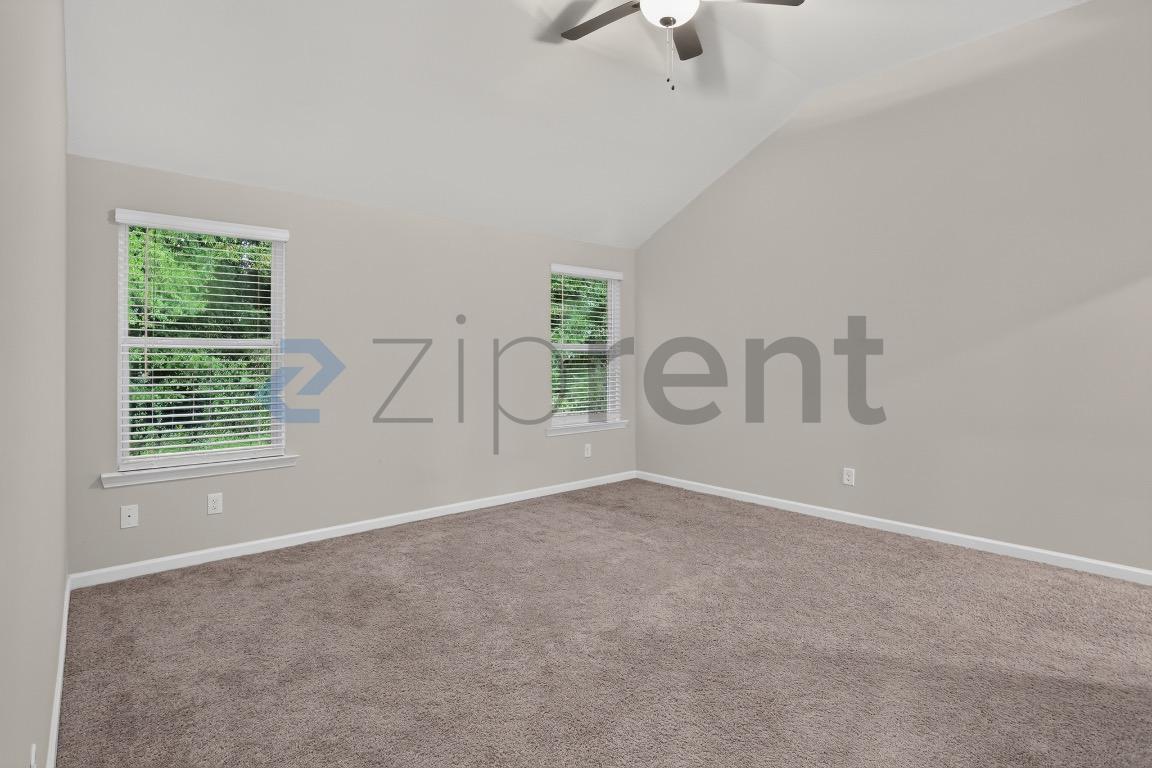 Building Photo - Unit