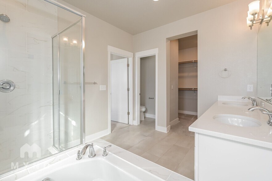 Building Photo - 6047 N Netherland Ct