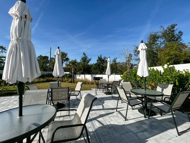 Building Photo - Townhome with garage, excellent location, community pool and more