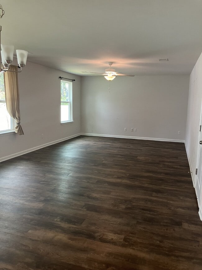 Building Photo - 499 Volunteer Park Road