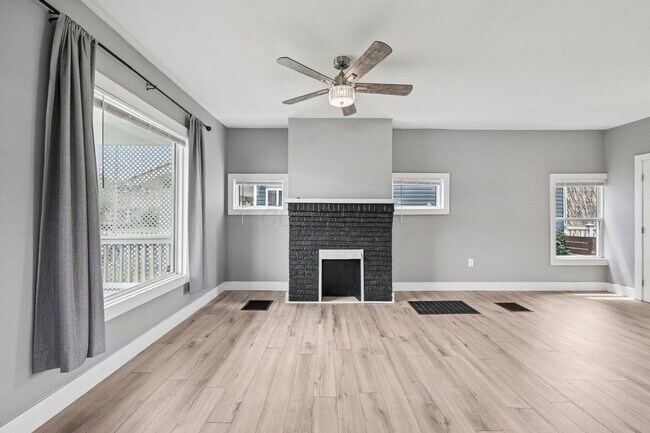 Building Photo - 1025 Howard St