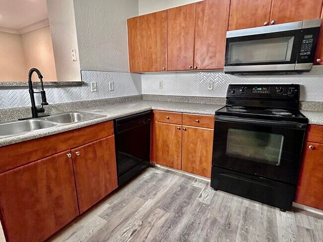 Building Photo - 202 E South St