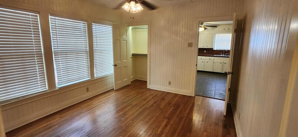 Building Photo - 409 Sunny Ln