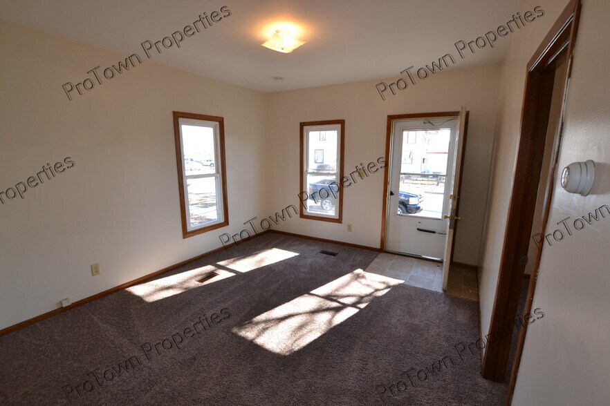 Building Photo - 711 N Hickory St