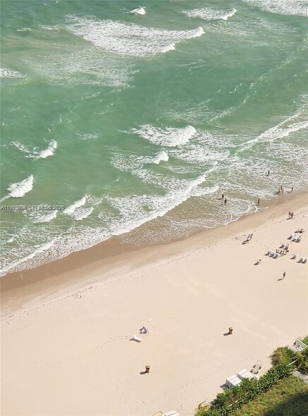 Building Photo - 6039 Collins Ave