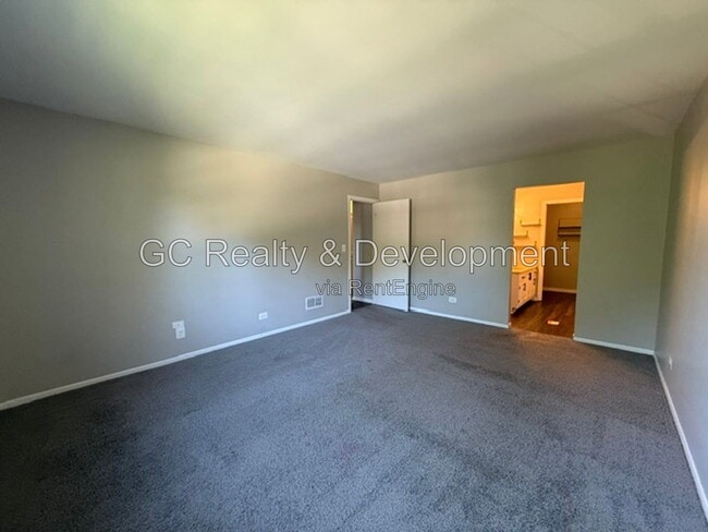 Building Photo - 320 Deer Glen Way