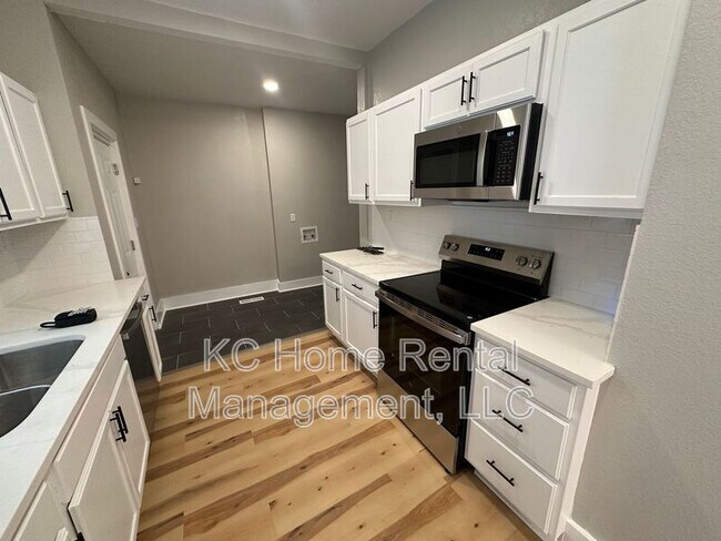 Building Photo - 4010 S Benton Ave