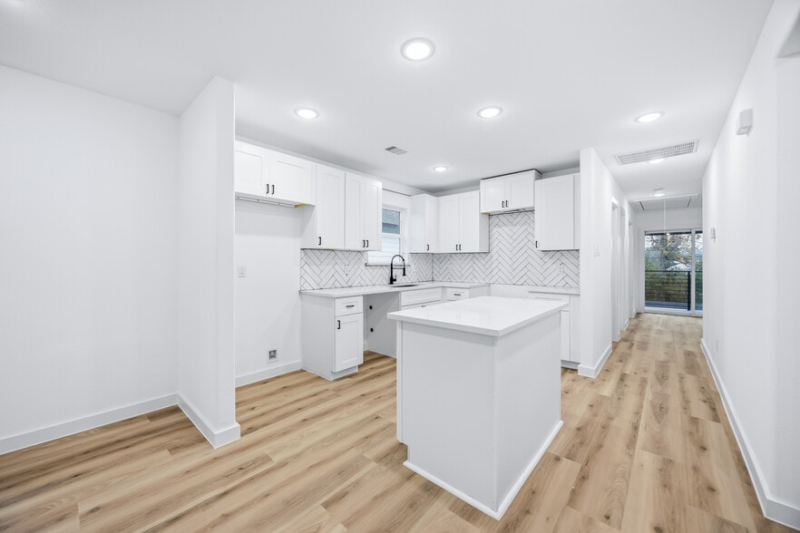 Building Photo - 9316 Sundown Dr