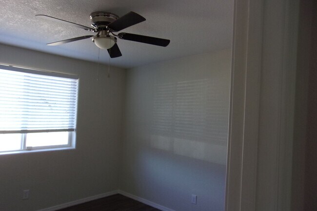 Building Photo - Great home in with great mountain views.